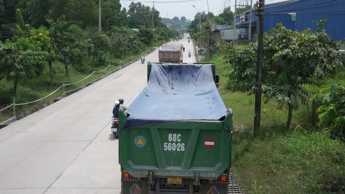 dong-nai-thanh-tra-giao-thong-vao-cuoc-chan-chinh-tinh-trang-xe-qua-5-1659513421.jpg