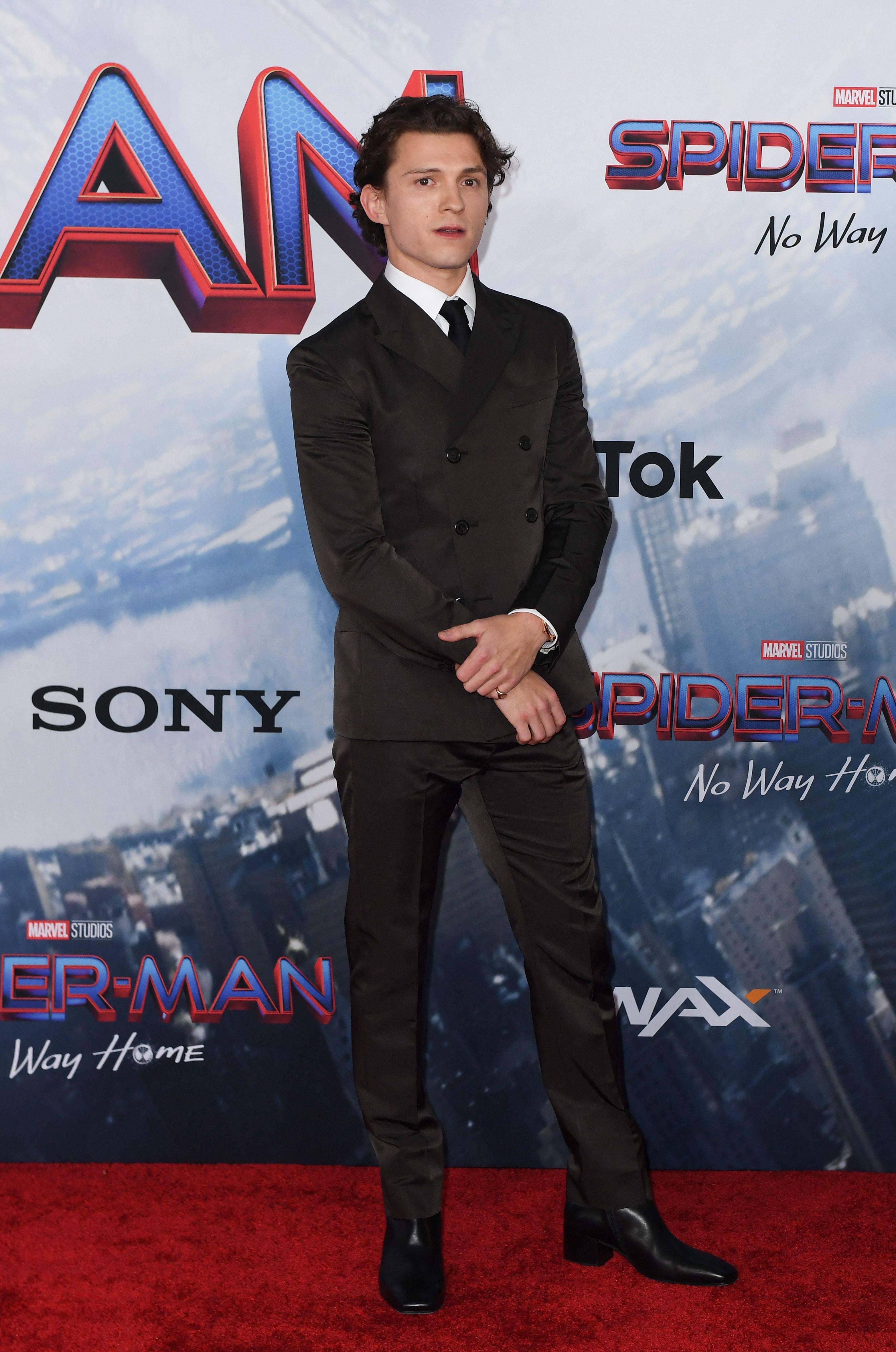erling-haaland-nhan-loi-an-toi-voi-tom-holland-3-1784253763.jpg
