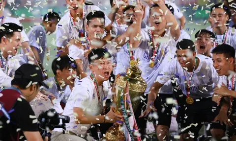 HLV Chun Jae Ho đòi trao huy chương vô địch cho Quang Hải