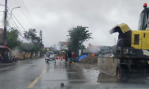 TT-Huế: Gói thầu hàng trăm tỷ đồng thi công "ẩu" dưới trời mưa như trút